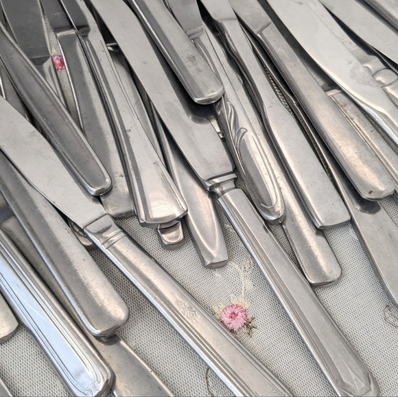 Lot of 35 dinner knives vintage mismatch - Picture 3 of 3